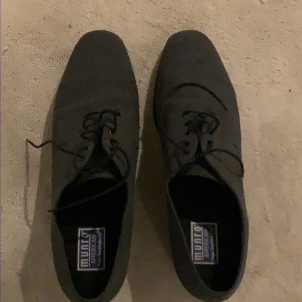 Ladies size 14m monro shoes
